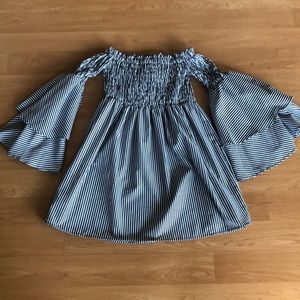 L’Atiste by Amy Flare Sleeve Dress NWOT